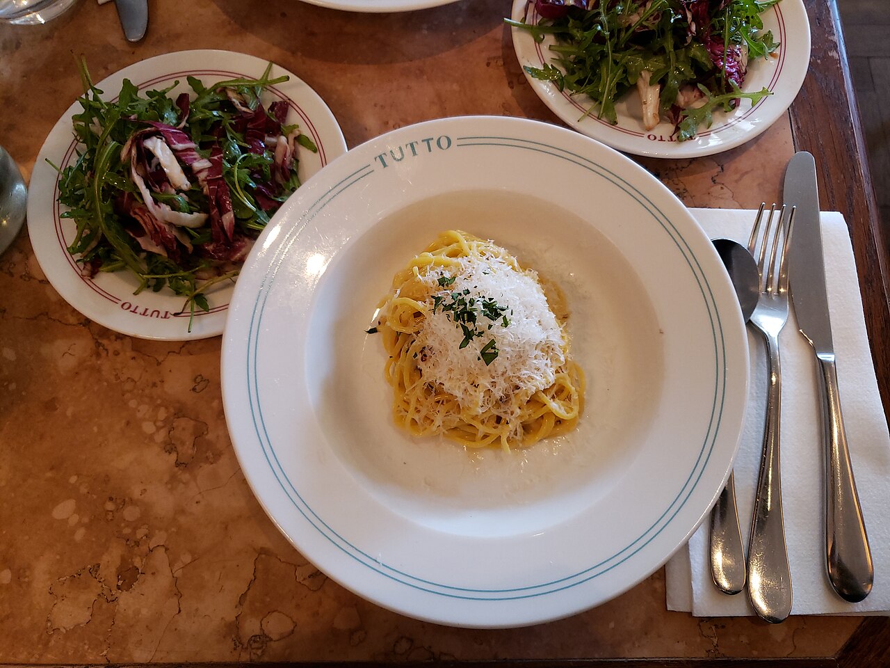 A plate of cacio e pepe pasta